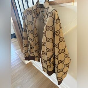 Gucci bomber, warm and stylish